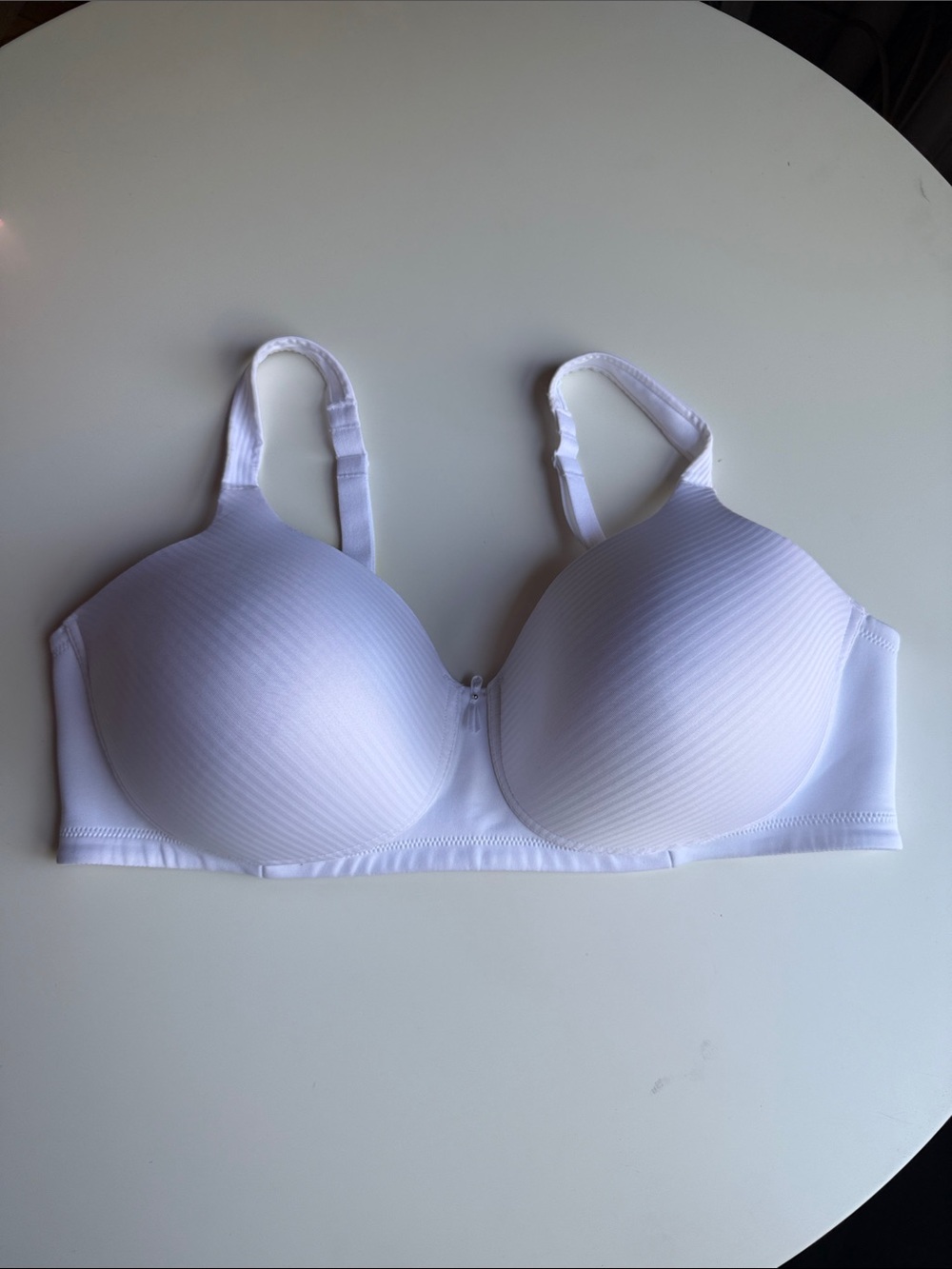 Women's White Seamless T-Shirt Bra - Lightweight Support- NWOT